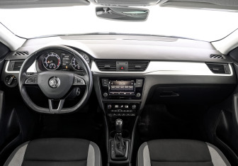 Подержанный автомобиль Skoda Rapid Liftback 2019 года (14 фото)