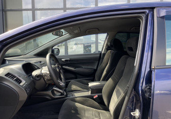 Подержанный автомобиль Honda Civic Sedan 2008 года (19 фото)