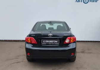 Подержанный автомобиль Toyota Corolla Sedan 2007 года (6 фото)