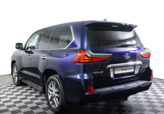 Подержанный автомобиль Lexus LX 2015 года (7 фото)