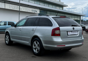 Подержанный автомобиль Skoda Octavia Wagon 2011 года (7 фото)