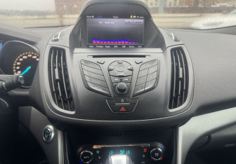 Подержанный автомобиль Ford Kuga 2014 года (13 фото)