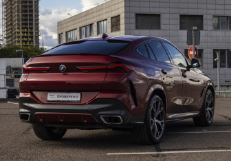 Подержанный автомобиль BMW X6 2020 года (8 фото)