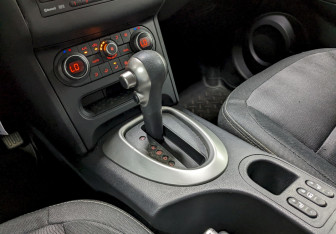 Подержанный автомобиль Nissan Qashqai 2012 года (27 фото)