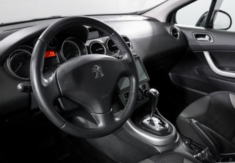 Подержанный автомобиль Peugeot 308 Wagon 2012 года (14 фото)