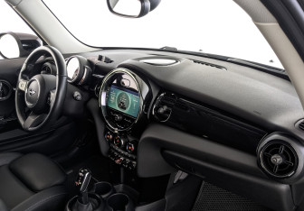 Подержанный автомобиль MINI Hatch 2021 года (13 фото)