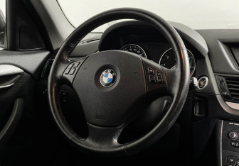 Подержанный автомобиль BMW X1 2014 года (14 фото)