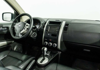 Подержанный автомобиль Nissan X-Trail 2013 года (5 фото)