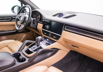 Подержанный автомобиль Porsche Cayenne 2018 года (9 фото)