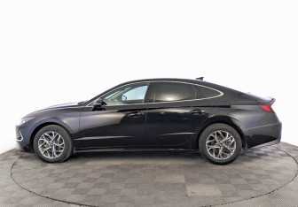 Подержанный автомобиль Hyundai Sonata 2022 года (8 фото)