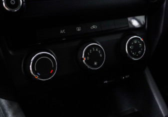Подержанный автомобиль Skoda Octavia Liftback 2014 года (16 фото)