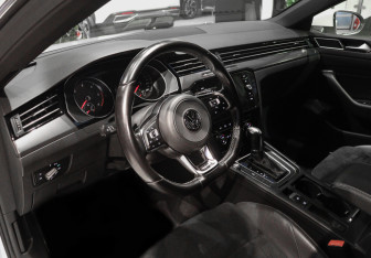 Подержанный автомобиль Volkswagen Arteon 2018 года (12 фото)