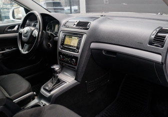 Подержанный автомобиль Skoda Octavia Wagon 2009 года (9 фото)
