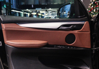 Подержанный автомобиль BMW X5 2017 года (16 фото)