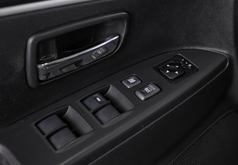 Подержанный автомобиль Citroen C4 Aircross 2012 года (8 фото)