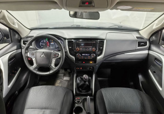 Подержанный автомобиль Mitsubishi Pajero Sport 2020 года (11 фото)