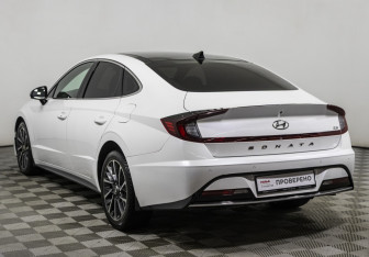 Подержанный автомобиль Hyundai Sonata 2019 года (7 фото)
