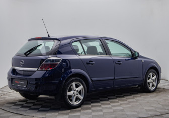 Подержанный автомобиль Opel Astra Hatchback 2013 года (5 фото)