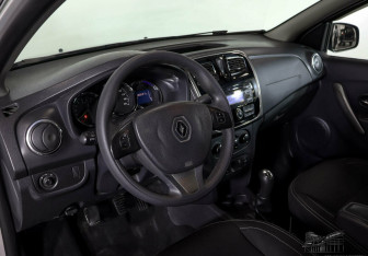 Подержанный автомобиль Renault Logan Sedan 2015 года (6 фото)