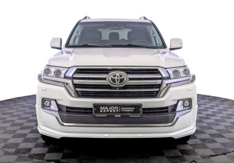 Подержанный автомобиль Toyota Land Cruiser Suv 2015 года (2 фото)