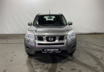 Подержанный автомобиль Nissan X-Trail 2013 года (2 фото)
