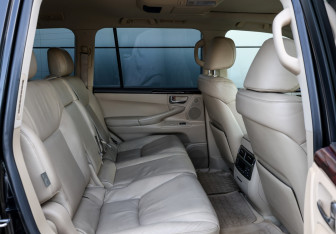 Подержанный автомобиль Lexus LX 2008 года (12 фото)