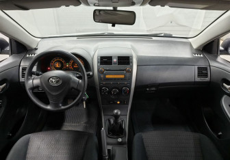 Подержанный автомобиль Toyota Corolla Sedan 2008 года (11 фото)