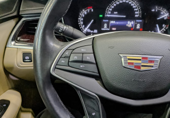 Подержанный автомобиль Cadillac XT5 2016 года (26 фото)