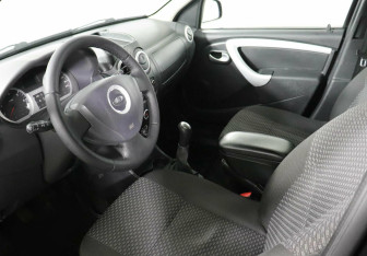 Подержанный автомобиль LADA (ВАЗ) Largus Wagon 2015 года (7 фото)