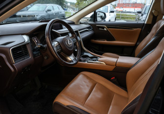 Подержанный автомобиль Lexus RX 2017 года (17 фото)