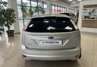 Подержанный автомобиль Ford Focus Hatchback 2010 года (6 фото)