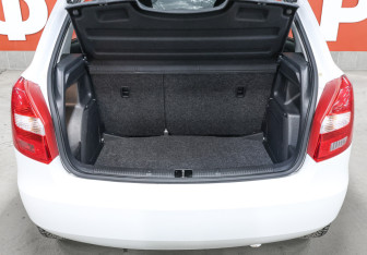 Подержанный автомобиль Skoda Fabia Hatchback 2013 года (10 фото)