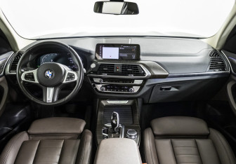 Подержанный автомобиль BMW X3 2020 года (13 фото)
