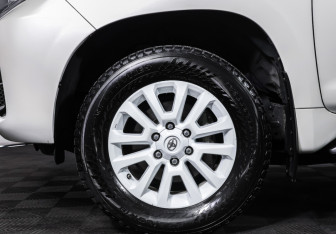 Подержанный автомобиль Toyota Land Cruiser Prado 2020 года (27 фото)