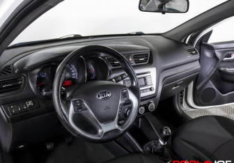 Подержанный автомобиль Kia Rio Sedan 2017 года (17 фото)