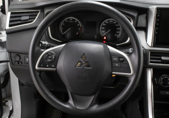 Подержанный автомобиль Mitsubishi Xpander 2021 года (19 фото)