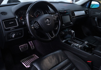 Подержанный автомобиль Volkswagen Touareg 2012 года (11 фото)