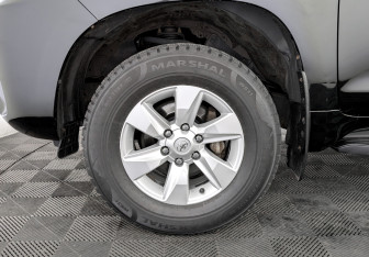 Подержанный автомобиль Toyota Land Cruiser Prado 2020 года (18 фото)