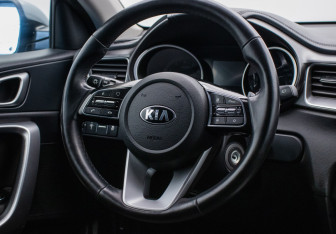 Подержанный автомобиль Kia Ceed Hatchback 2019 года (15 фото)