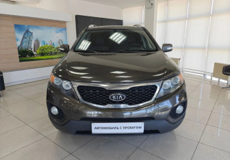 Подержанный автомобиль Kia Sorento 2011 года (2 фото)