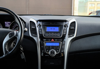 Подержанный автомобиль Hyundai i30 Hatchback 2014 года (10 фото)