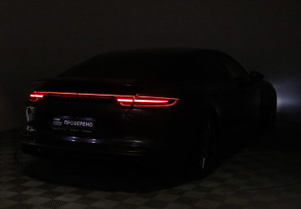 Подержанный автомобиль Porsche Panamera Wagon 2017 года (38 фото)