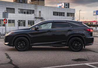 Подержанный автомобиль Lexus RX 2021 года (8 фото)