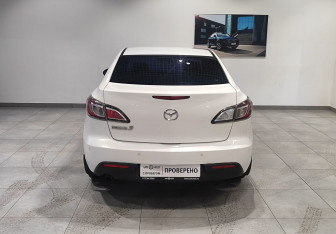 Подержанный автомобиль Mazda 3 Sedan 2011 года (6 фото)