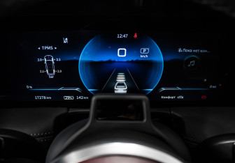 Подержанный автомобиль Hongqi E-HS9 2021 года (10 фото)