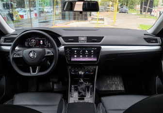 Подержанный автомобиль Skoda Superb Liftback 2020 года (11 фото)