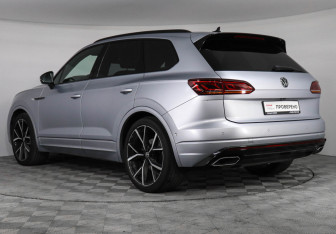 Подержанный автомобиль Volkswagen Touareg 2022 года (7 фото)