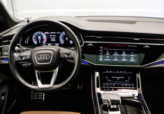 Подержанный автомобиль Audi Q8 2021 года (8 фото)