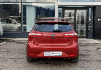Подержанный автомобиль Kia Rio Hatchback 2015 года (6 фото)