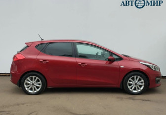 Подержанный автомобиль Kia Ceed Hatchback 2016 года (4 фото)